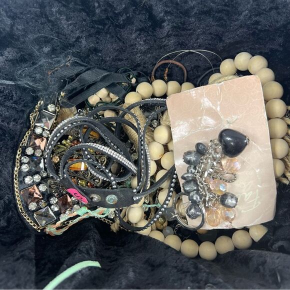 5 pounds of craft jewelry bundle vintage to current for repurpose - Picture 15 of 15